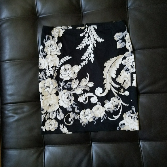 White House Black Market Dresses & Skirts - White House Black Market Black and White Floral Pencil Skirt